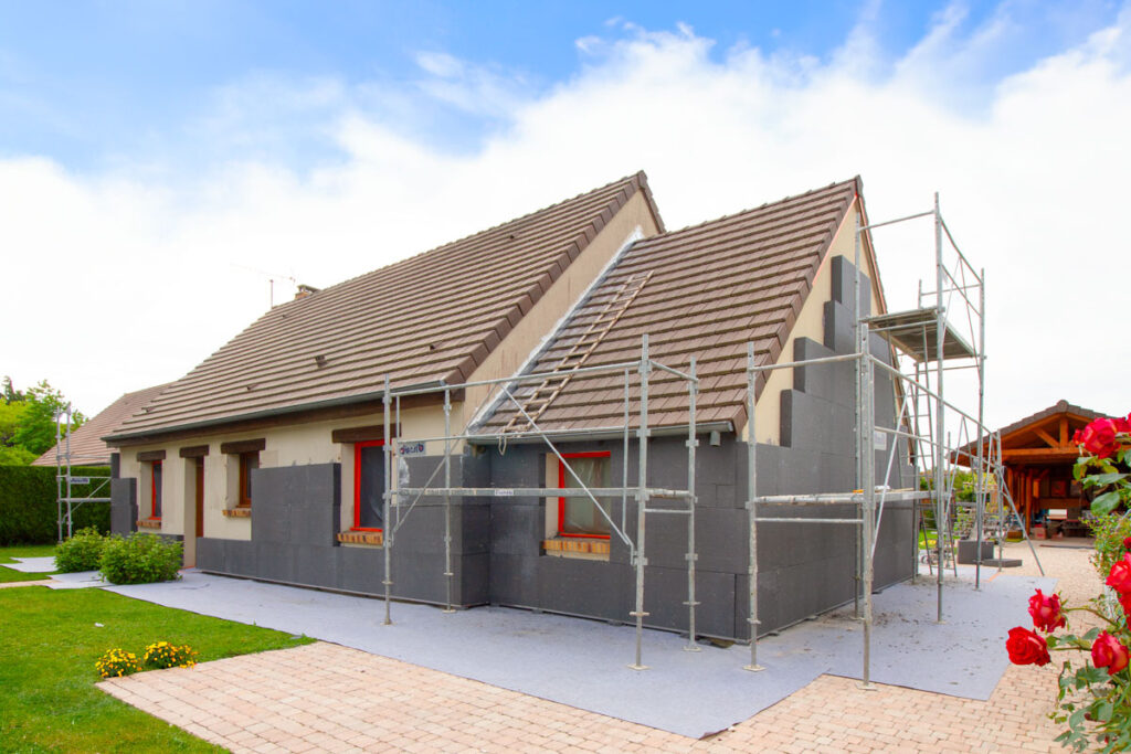 Pourquoi Isoler sa Maison ? Une Solution Écologique, Économique et Confortable